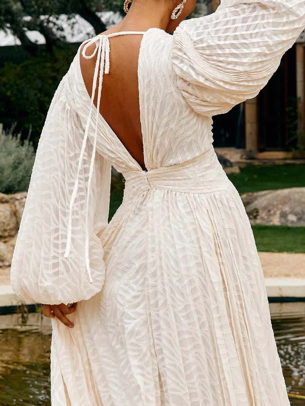 Elegant V-neck Pleated Long-sleeved Maxi Dress
