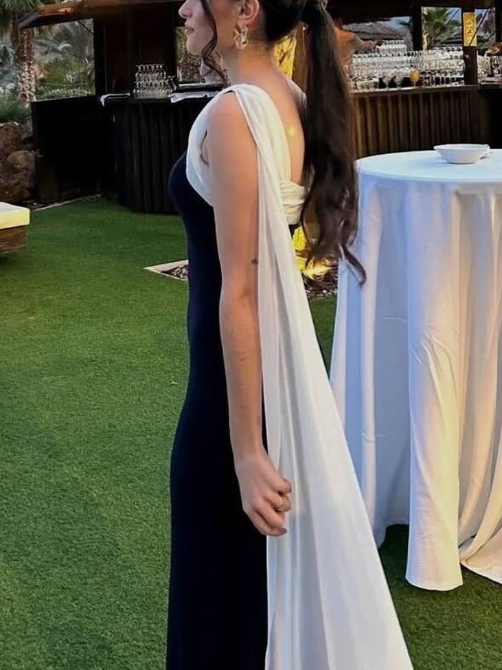 Contrast Color Oblique Shoulder Ribbon Maxi Dress