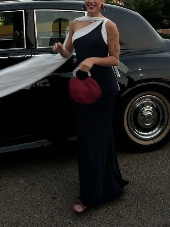 Contrast Color Oblique Shoulder Ribbon Maxi Dress