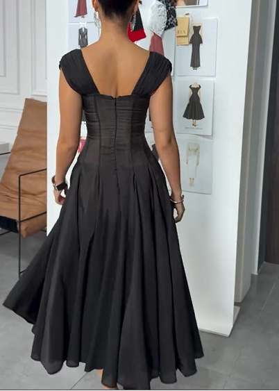 Sexy U Collar Waist Solid Color Pleated Maxi Dress