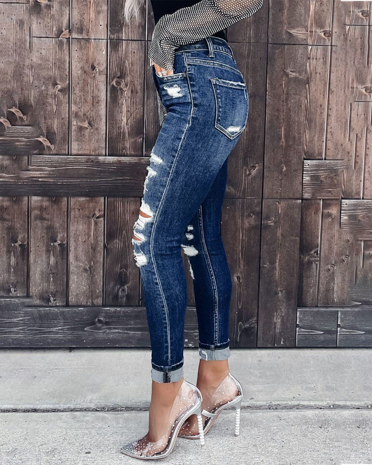 DISTRESSED SLIM JEANS