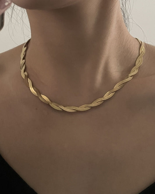 SNAKE TWIST COLLARBONE NECKLACE